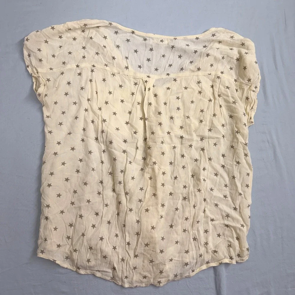 Maurices Cream Star Print‎ Button Front Short Sleeve Blouse Women's Size S